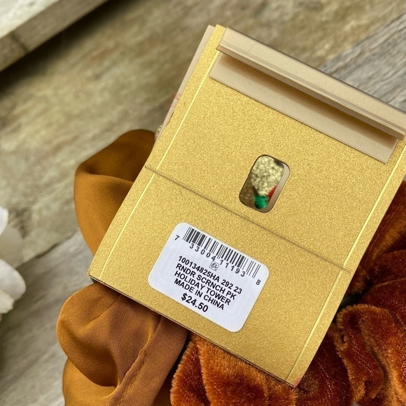 NWT HOLIDAY LANE SET OF TWO - REINDEER/BROWN SCRUNCHIES - Picture 4 of 4